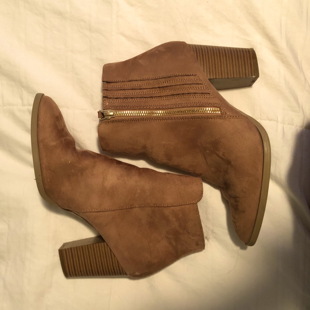 FOREVER 21 faux suede booties